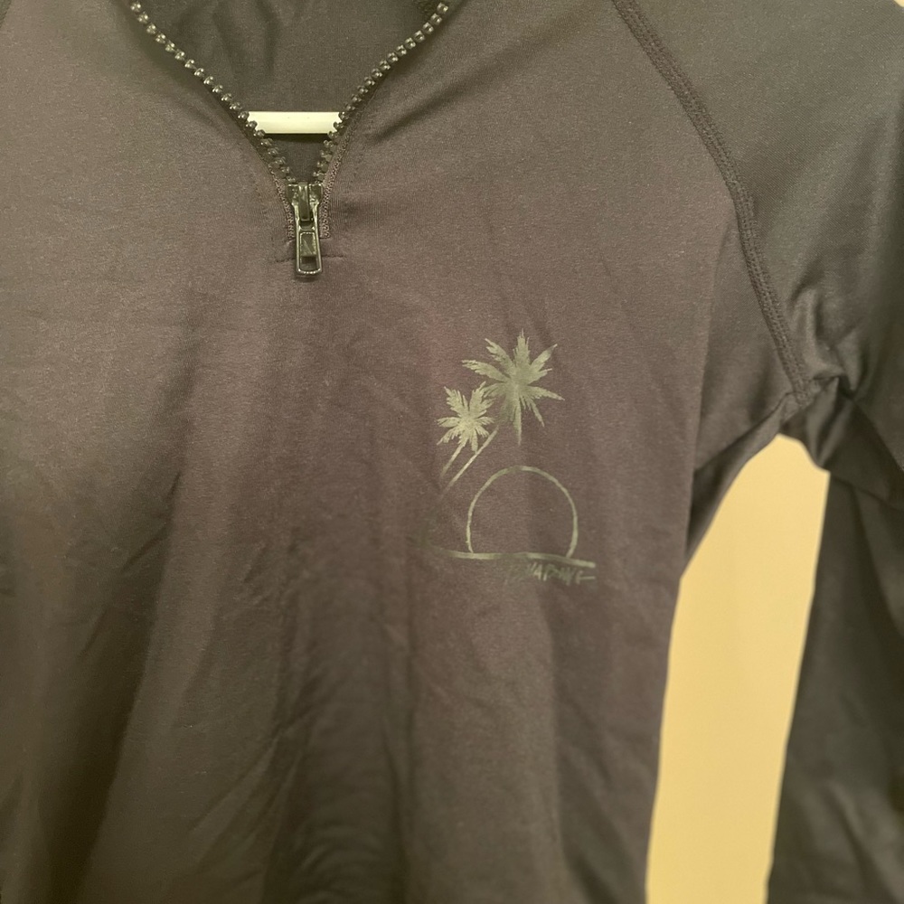 Never worn billabong rash guard - cute for surfing/swimming